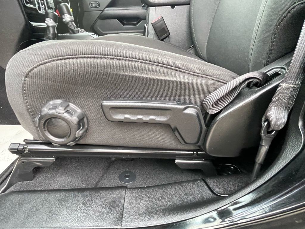 Used 2022 Jeep Wrangler Unlimited Sahara image 25