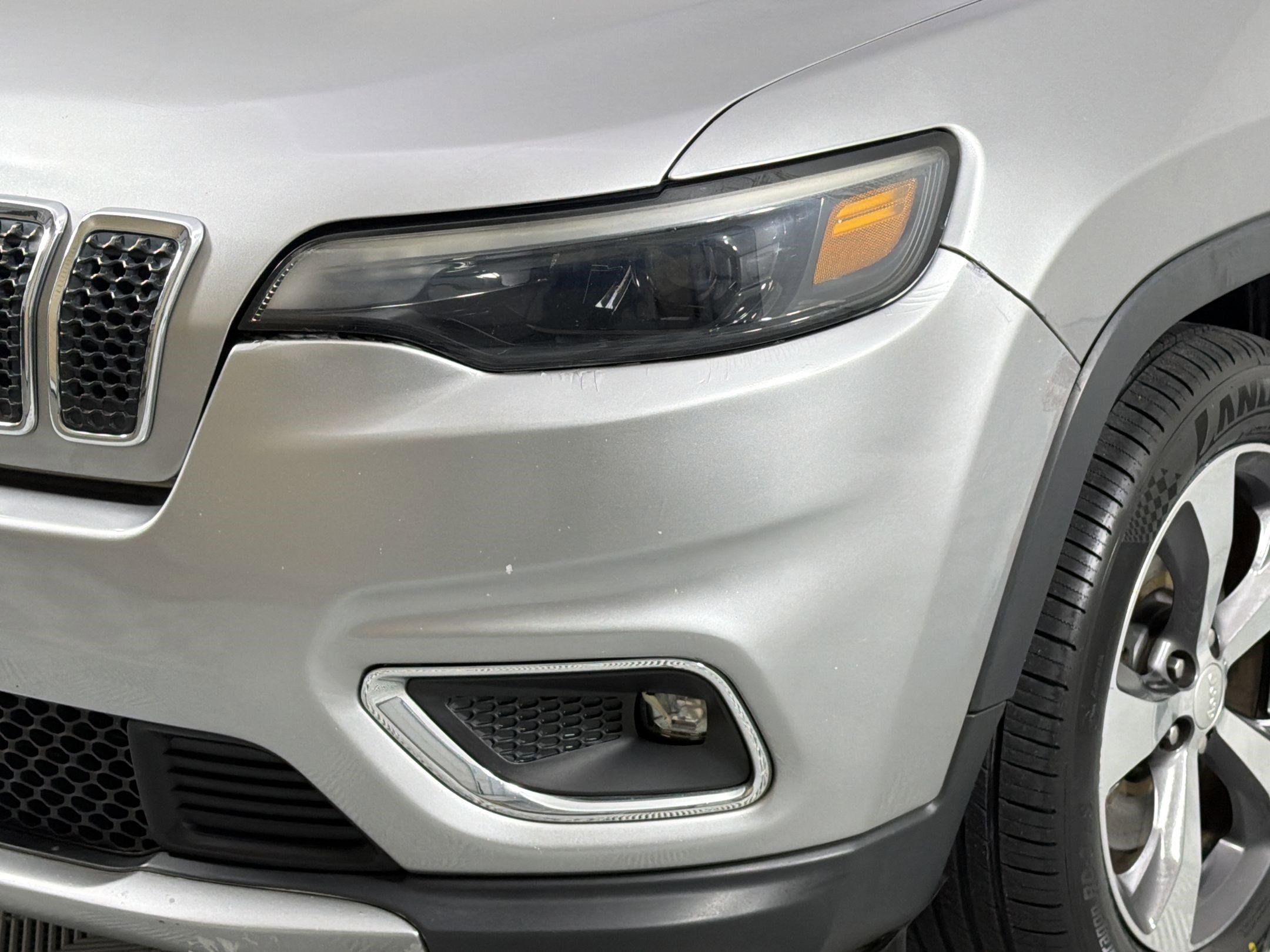 Used 2019 Jeep Cherokee Limited FWD image 11