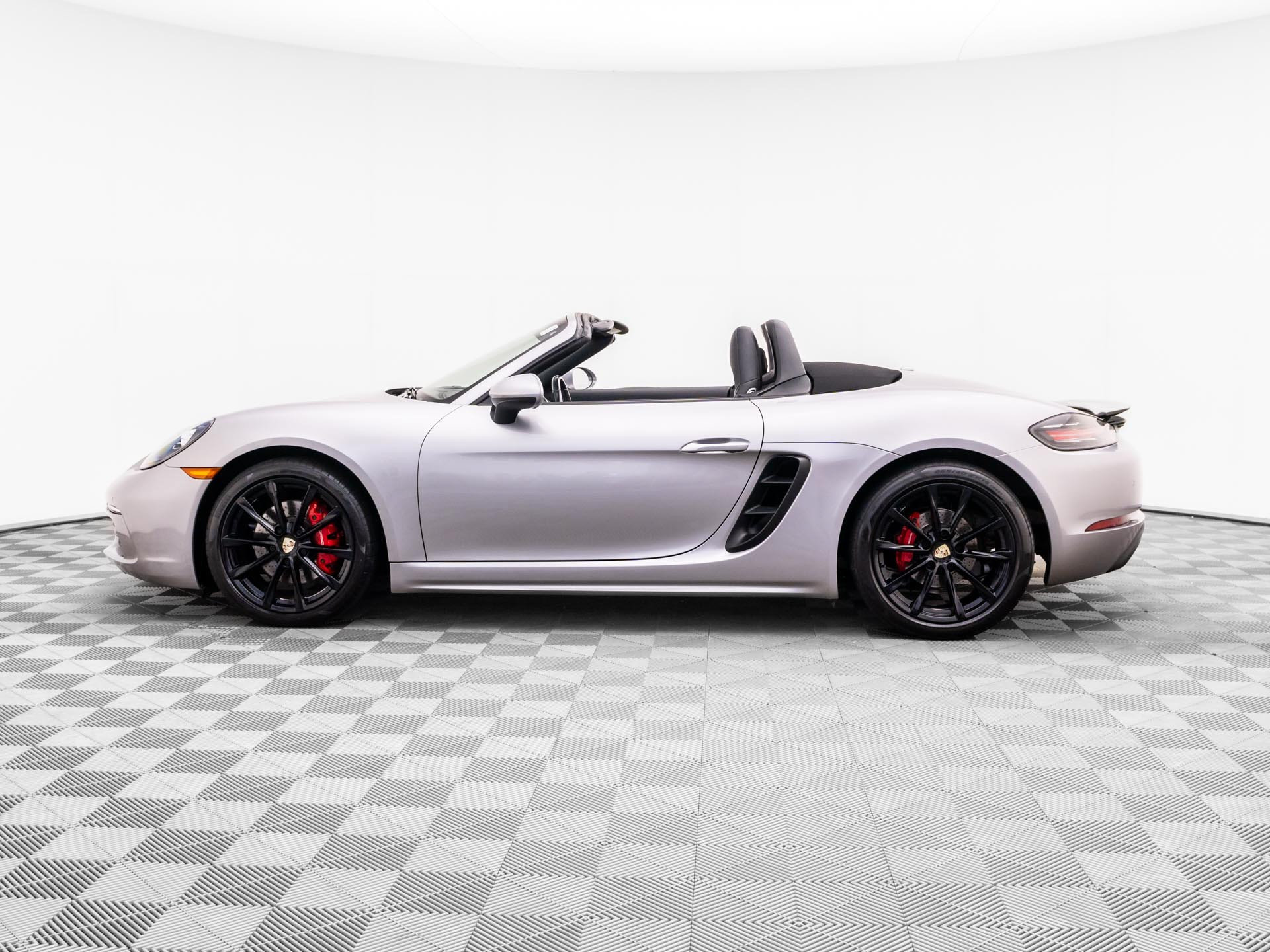 Used 2017 Porsche 718 Boxster S RWD image 2