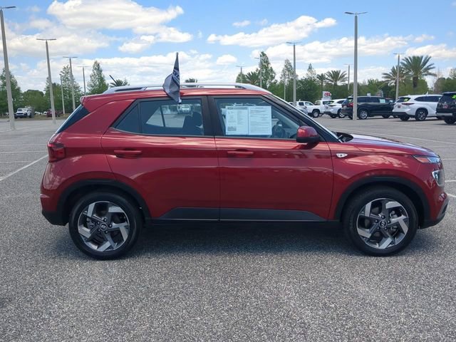 Used 2025 Hyundai Venue SEL FWD image 3
