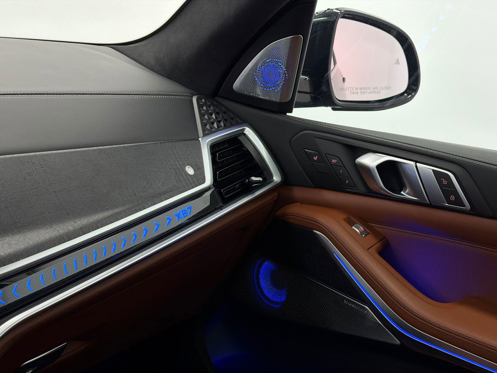 Used 2024 BMW ALPINA XB7 image 44