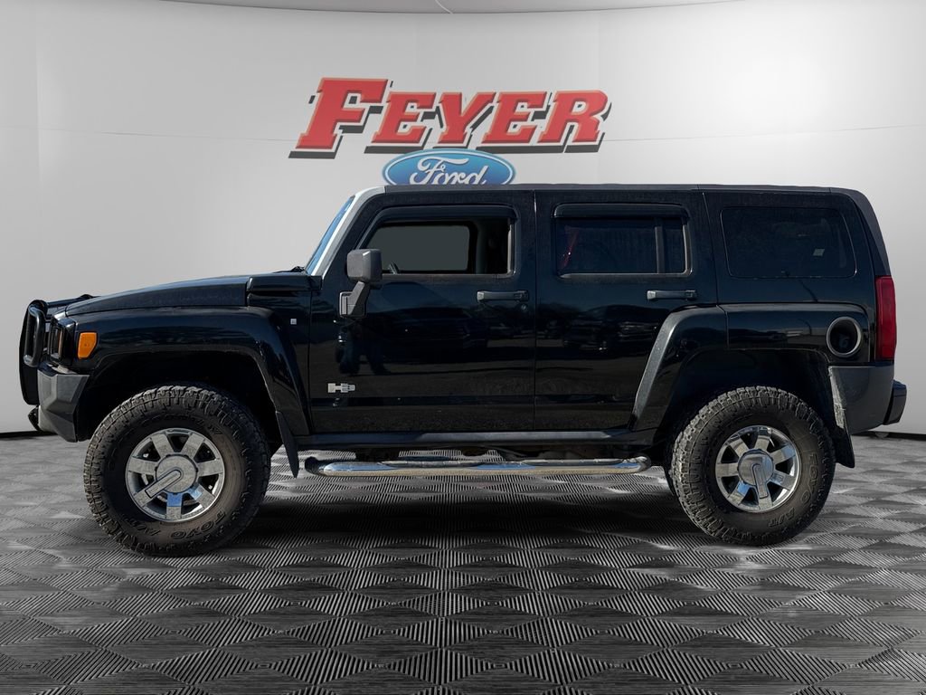 Used 2007 HUMMER H3 image 2
