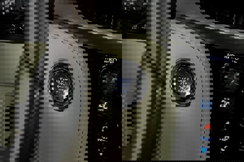 Used 2021 Lexus LX 570 4WD w/ Luxury Package image 28