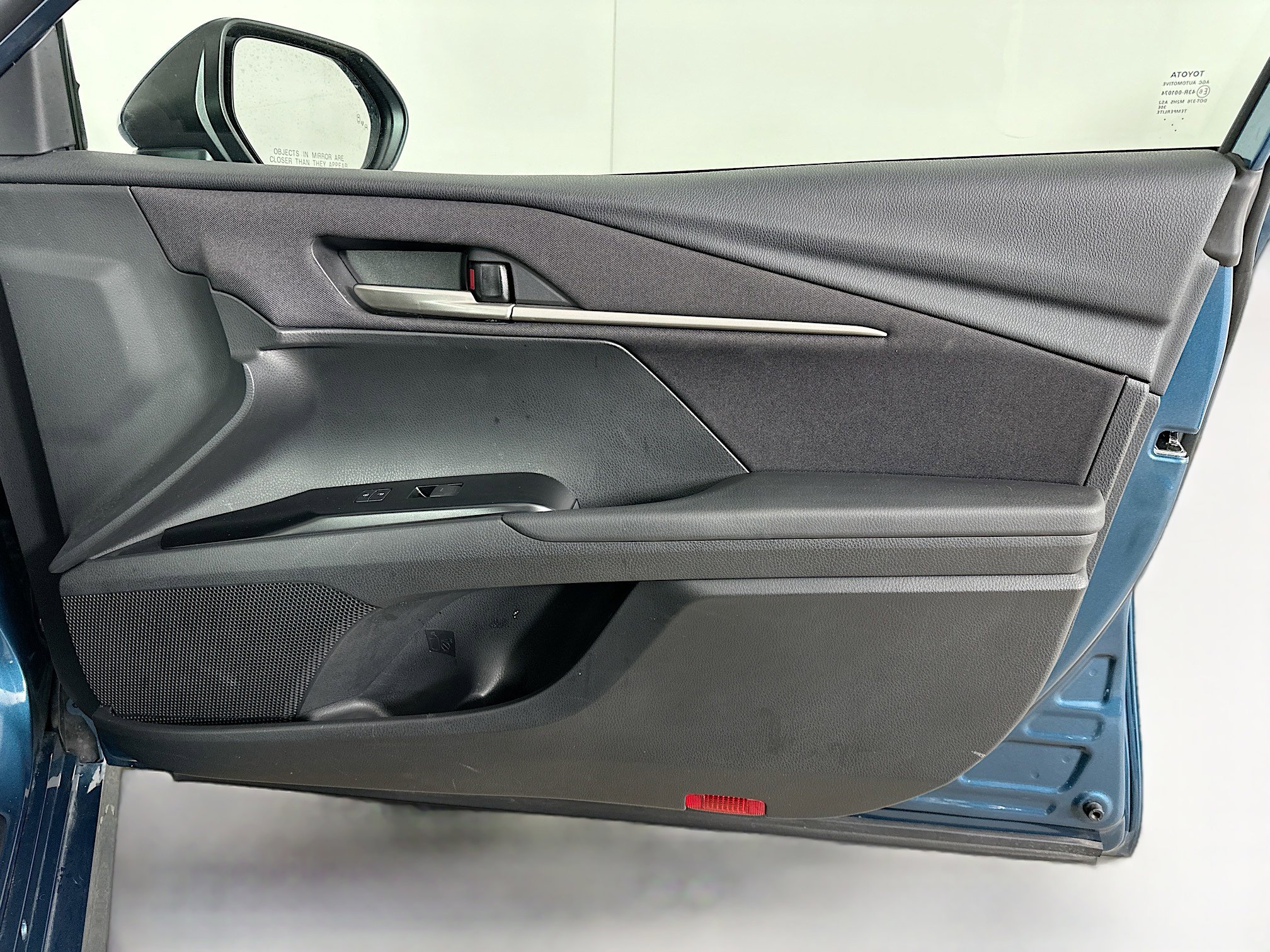 Used 2025 Toyota Camry LE image 30