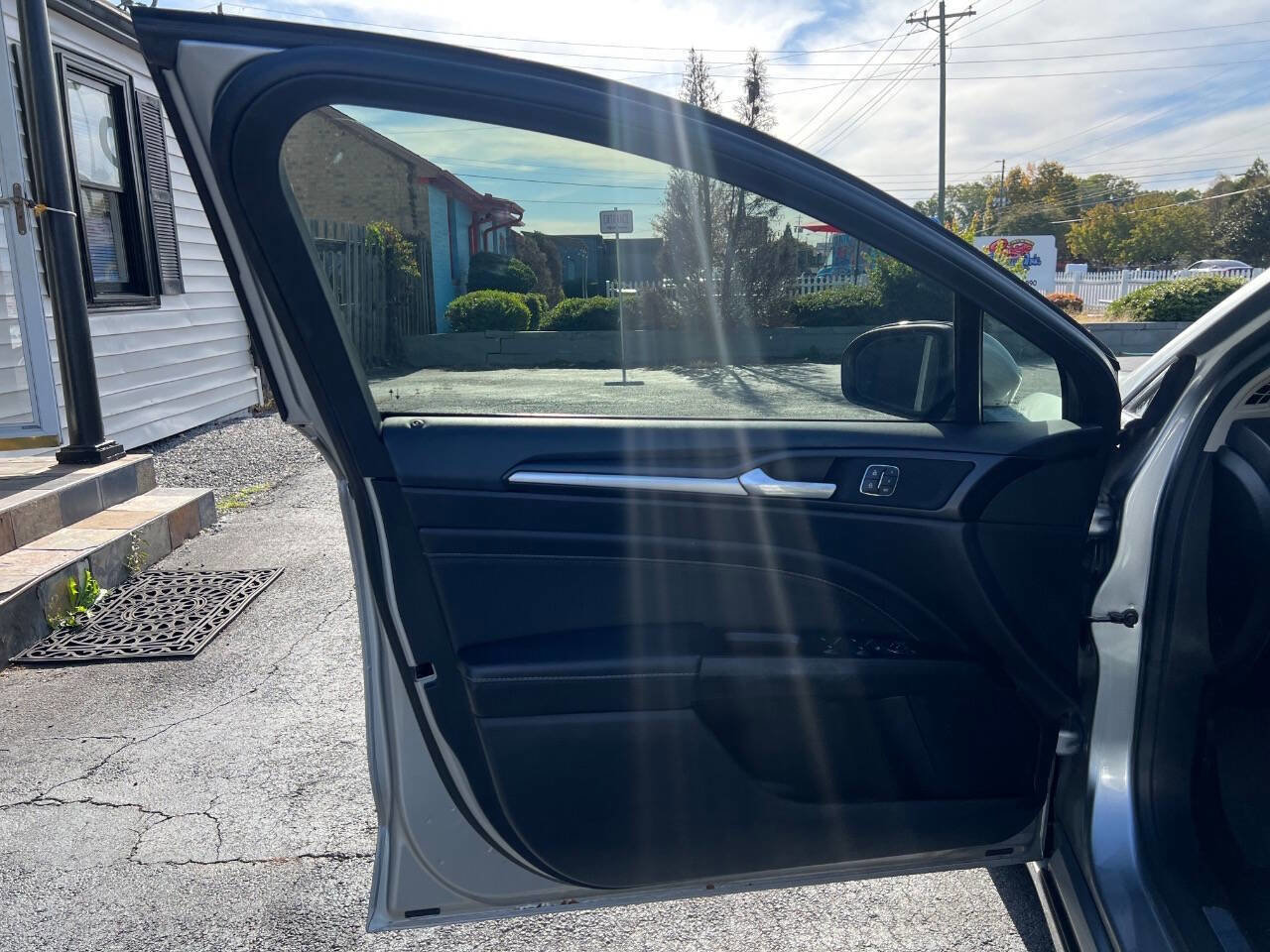 Used 2020 Ford Fusion Titanium image 12