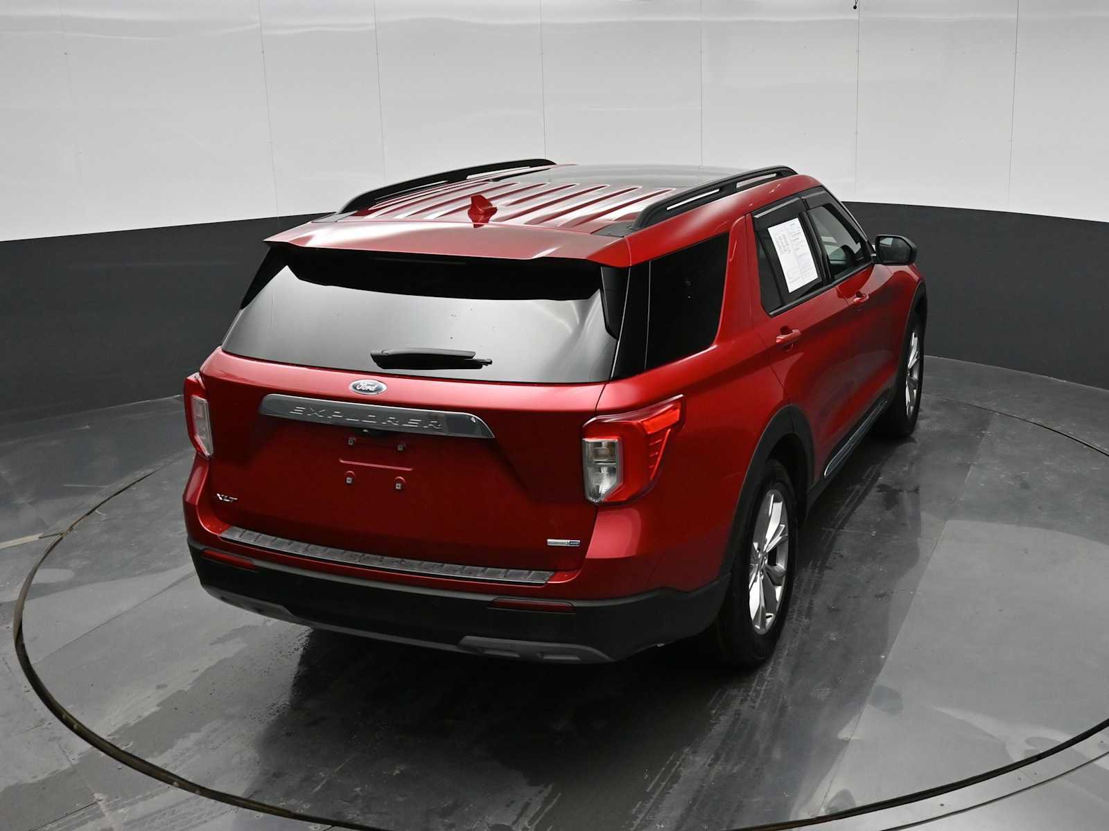 Used 2020 Ford Explorer XLT w/ Equipment Group 202A AWD/4WD image 30