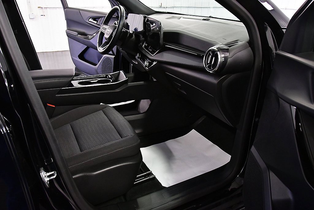 Used 2025 Chevrolet Equinox LT w/ Safety and Technology Package image 26