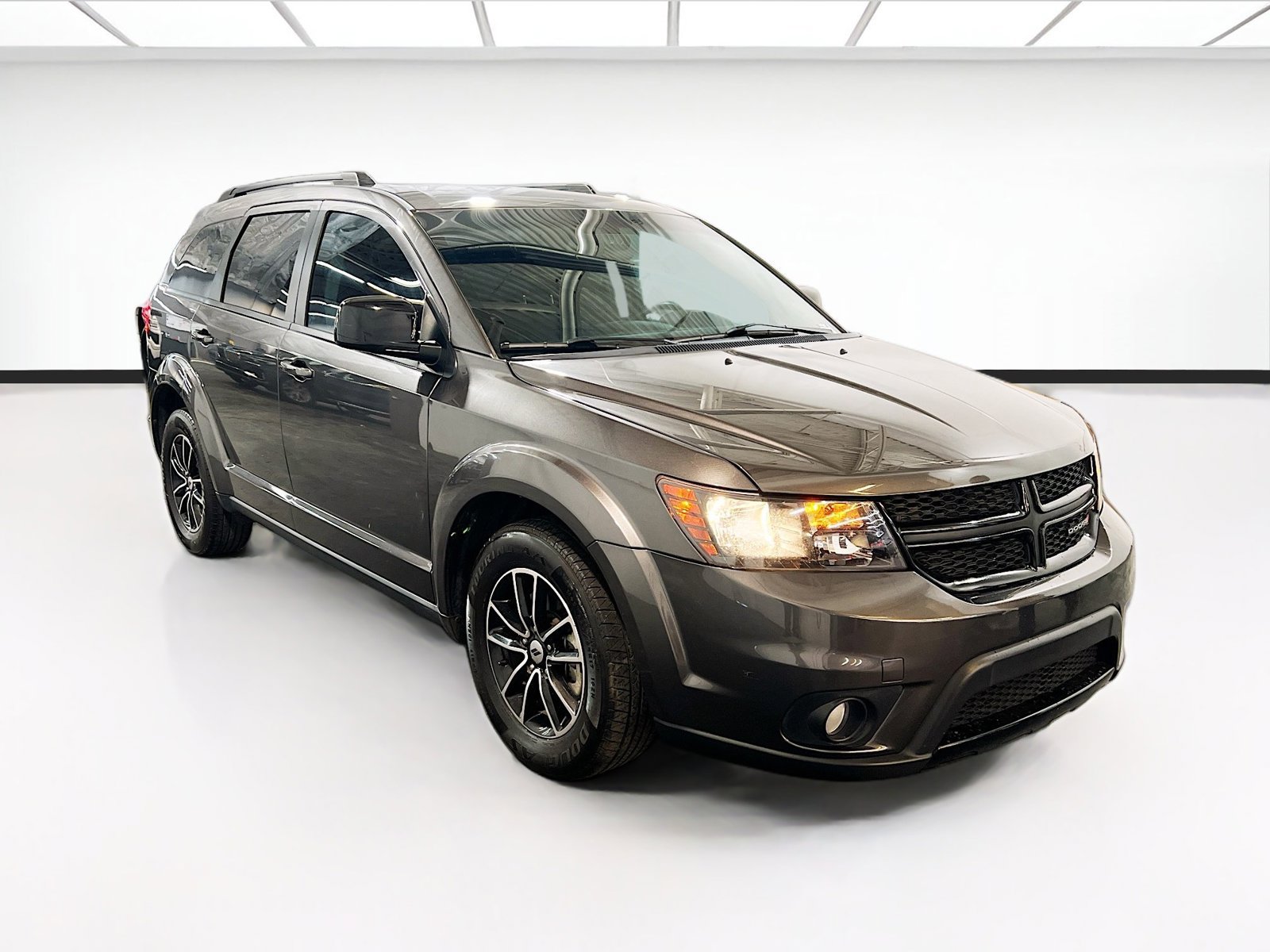 Used 2018 Dodge Journey SXT w/ Connectivity Group FWD image 3