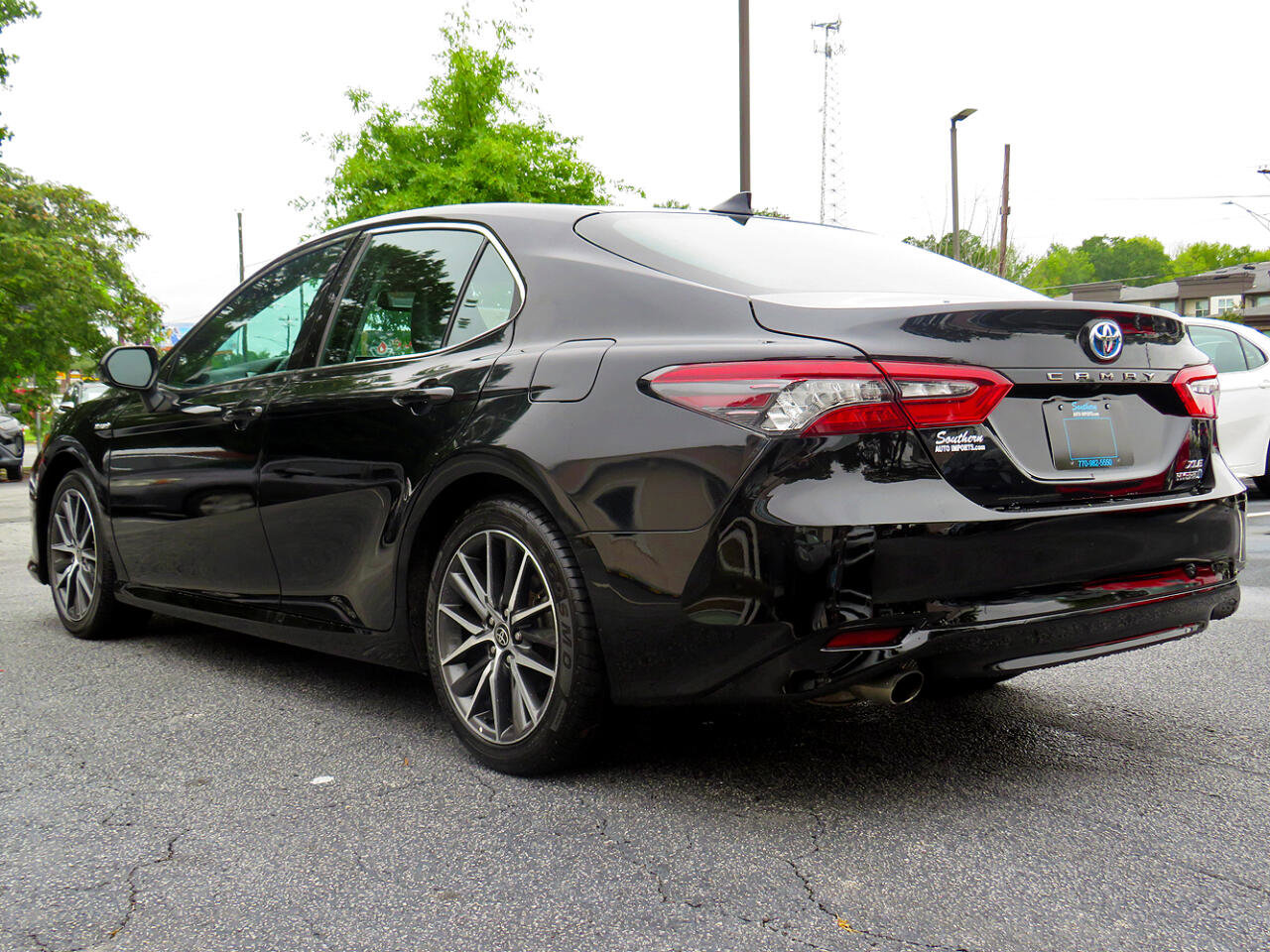 Used 2021 Toyota Camry XLE image 9