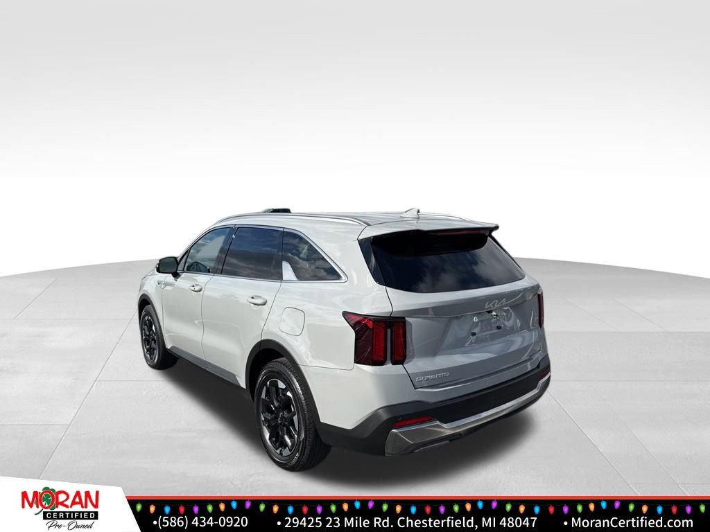 Used 2025 Kia Sorento S image 3