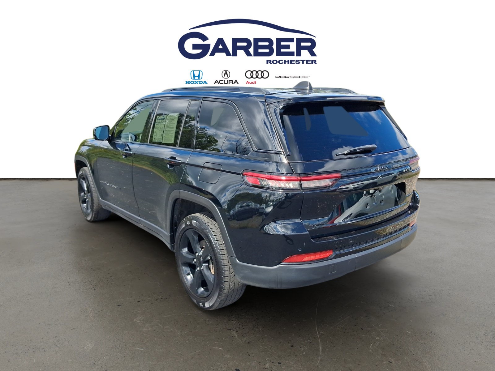Used 2023 Jeep Grand Cherokee Altitude AWD/4WD image 3