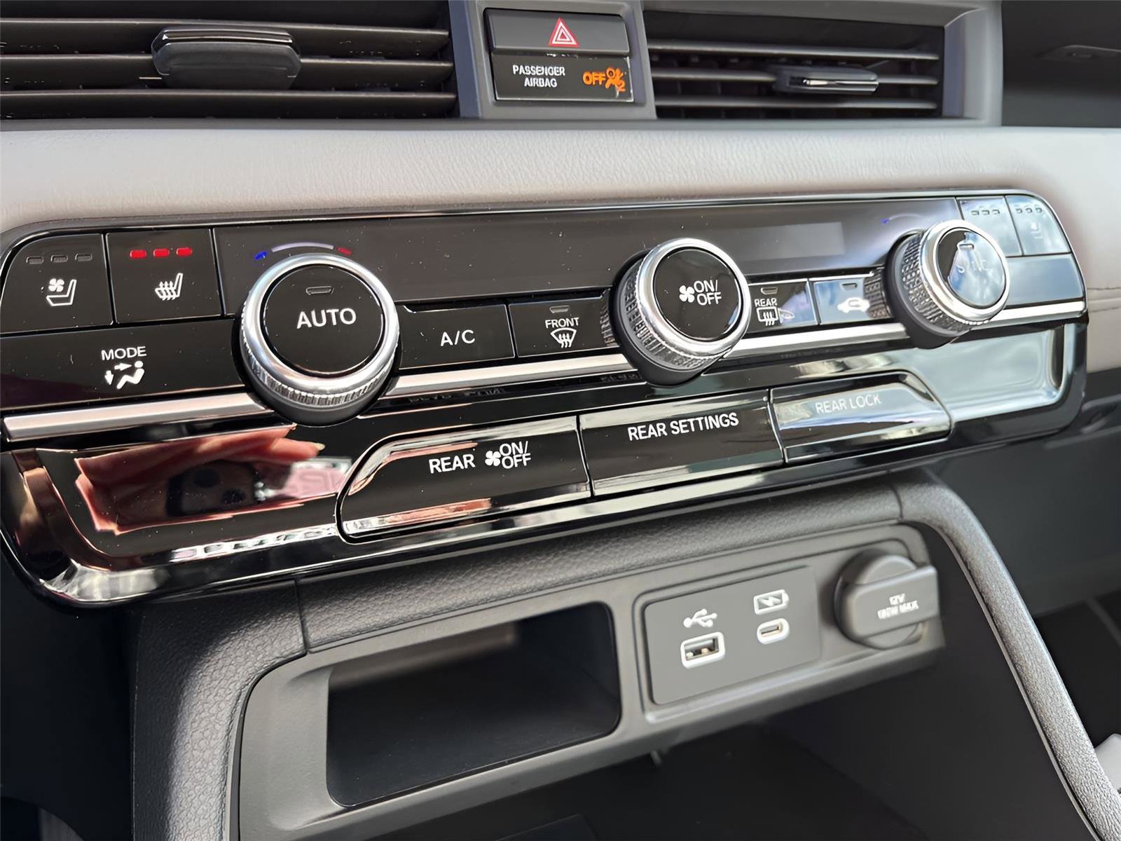 Used 2025 Honda Pilot Elite image 16