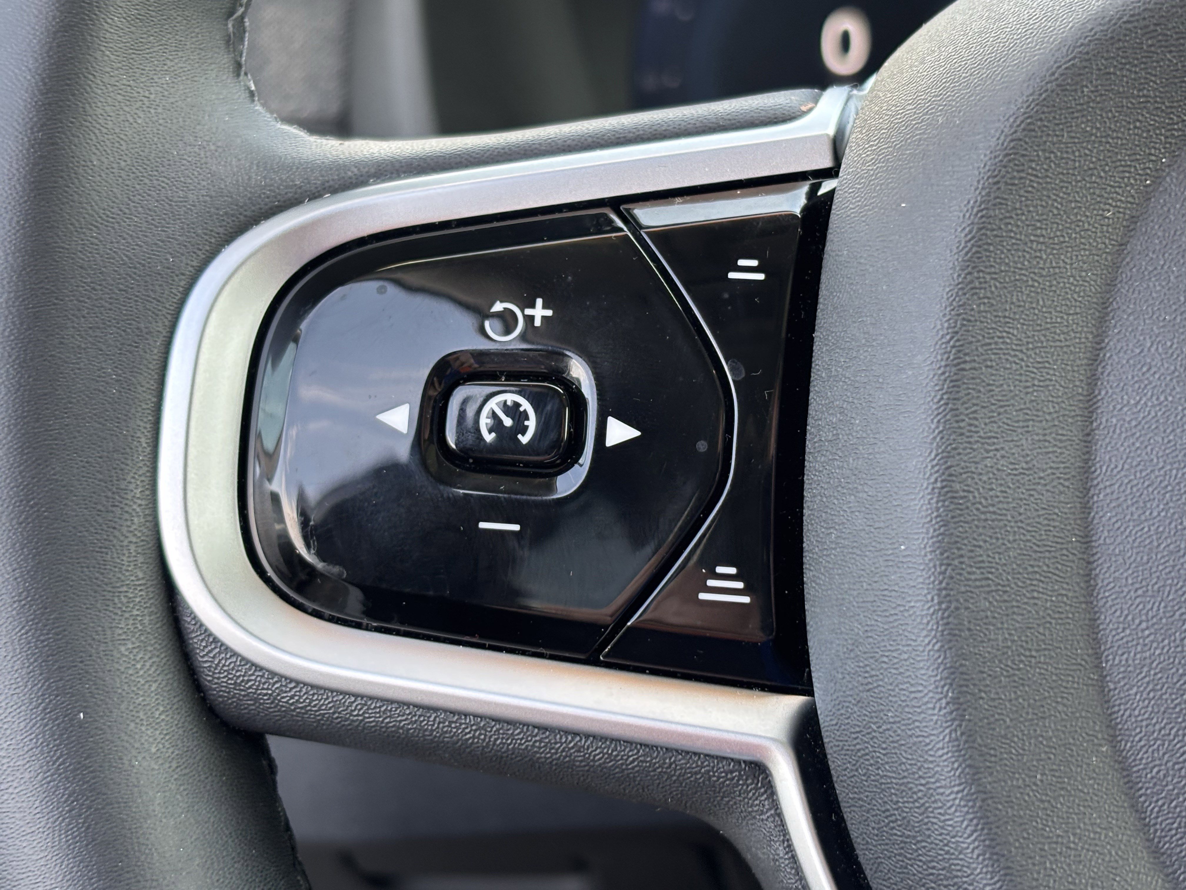 Used 2025 Volvo XC90 B6 Plus w/ Protection Package Premier image 19