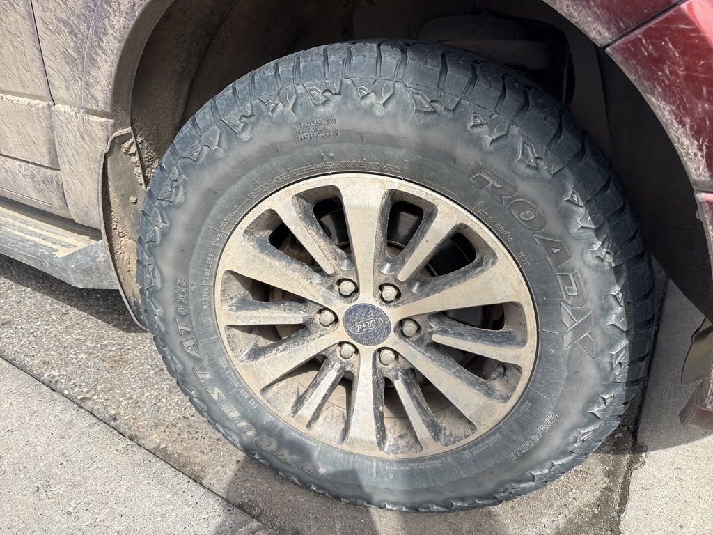 Used 2015 Ford Expedition XLT w/ Equipment Group 202A AWD/4WD image 2