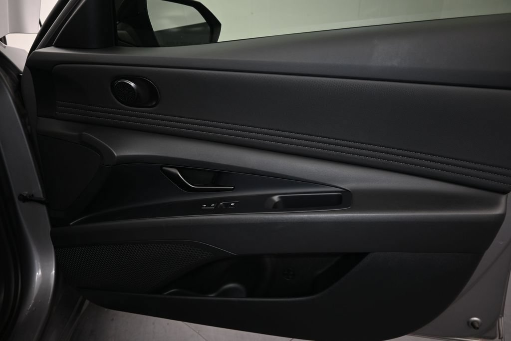 Used 2025 Hyundai Elantra Sport FWD image 13