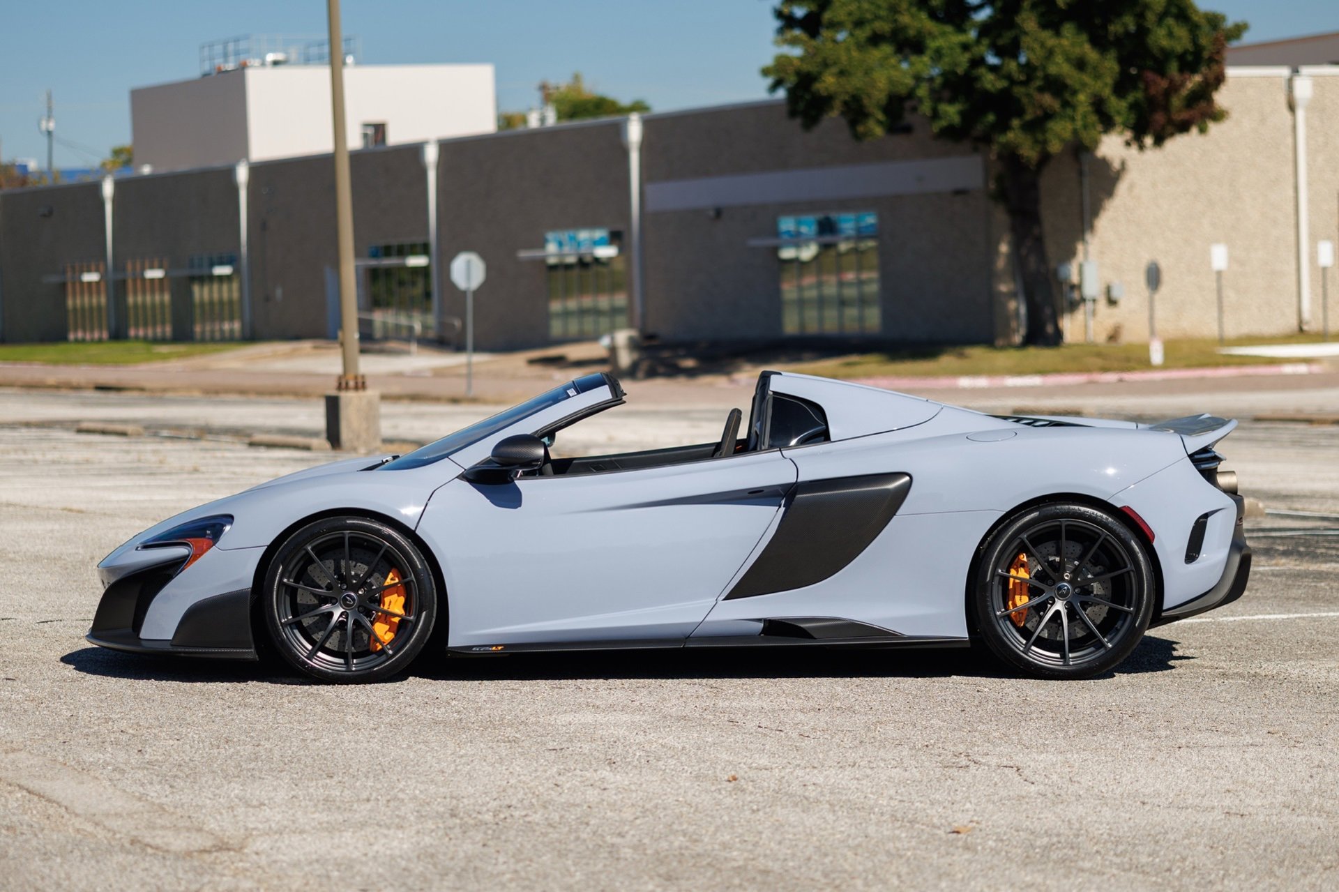 Used 2016 McLaren 675LT Spider image 19