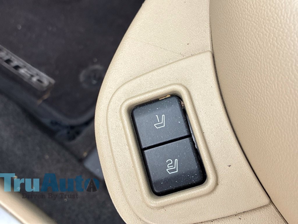 Used 2017 Ford Taurus Limited FWD image 26