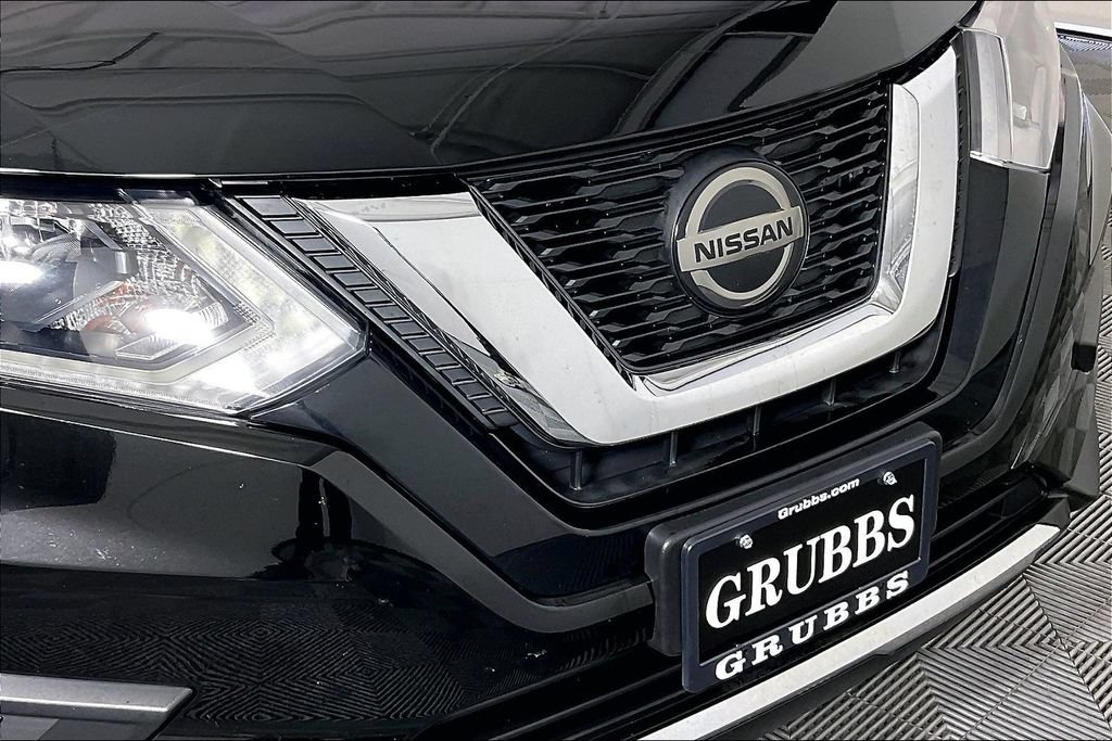 Used 2020 Nissan Rogue SV FWD image 36