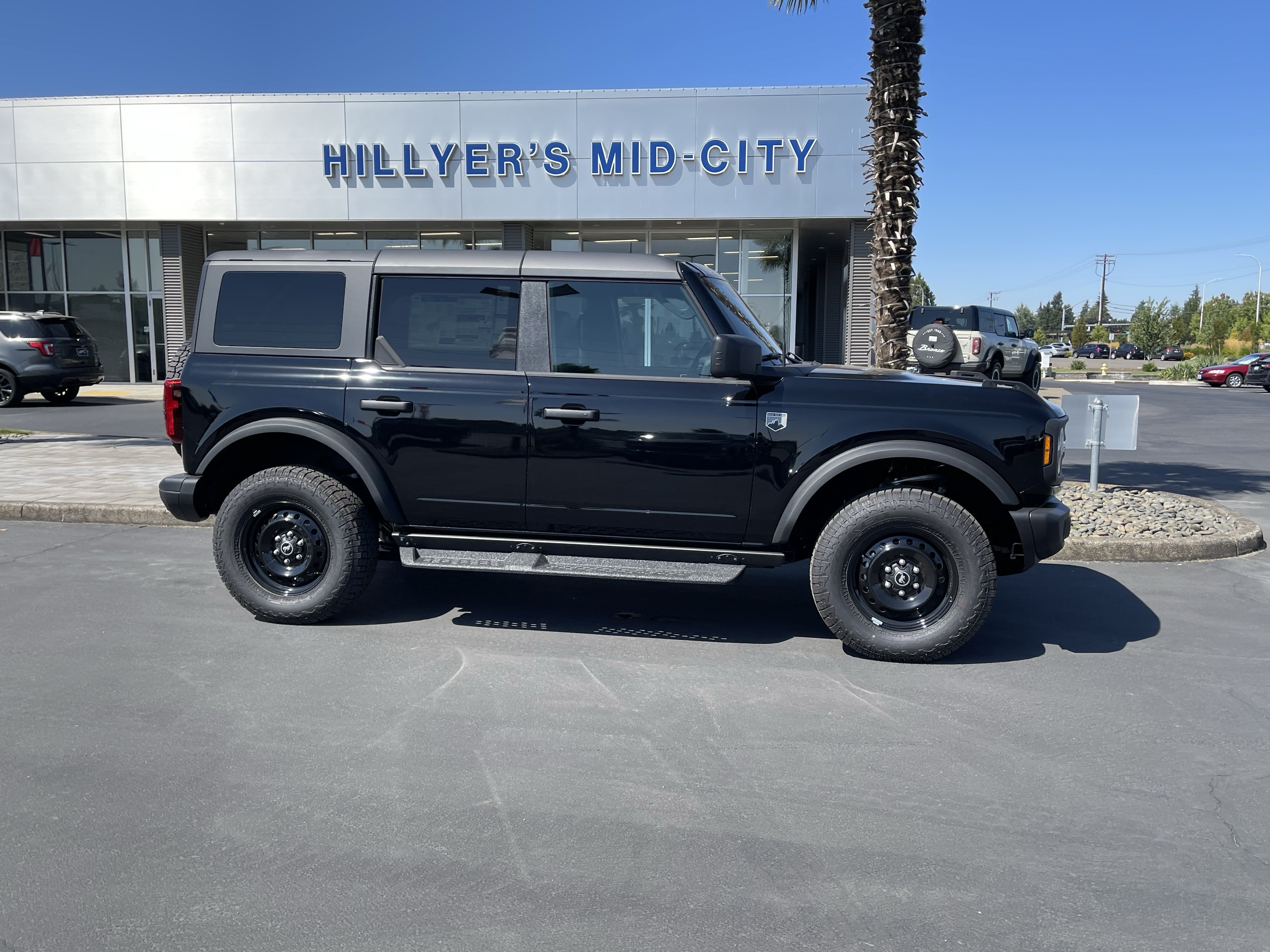 New 2026 Ford Bronco Big Bend w/ Black Diamond Package AWD/4WD image 2