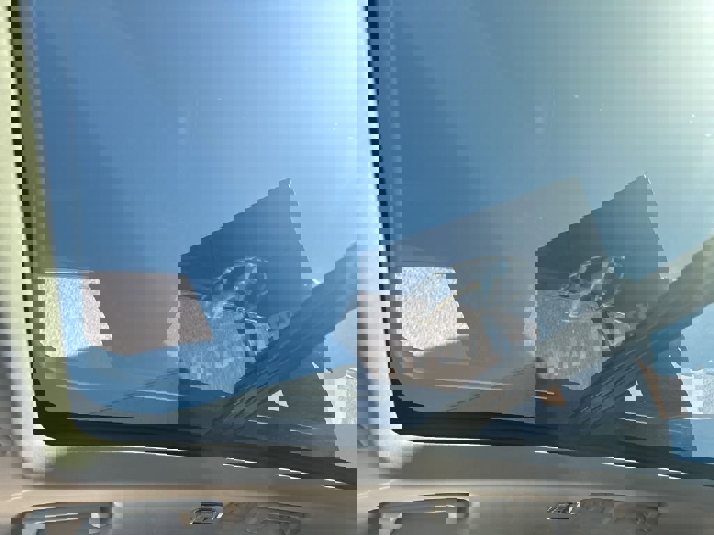 Used 2016 Volvo XC90 T8 Momentum w/ Vision Package image 27