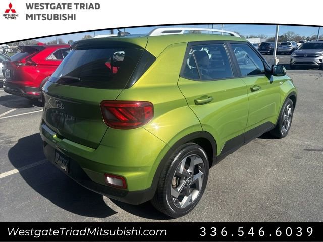 Used 2023 Hyundai Venue SEL FWD image 11
