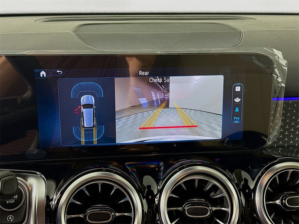 Used 2025 Mercedes-Benz GLB 250 4MATIC image 14