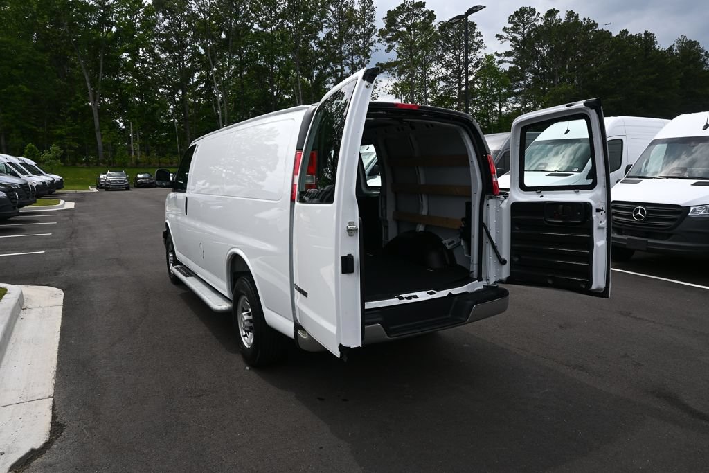 Used 2025 Chevrolet Express 2500 w/ Driver Convenience Package RWD image 27