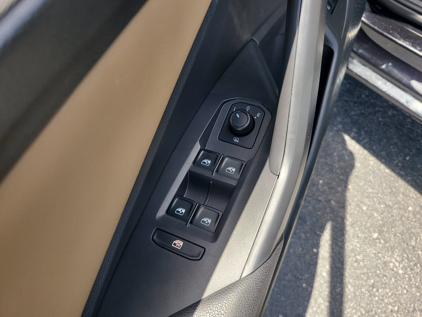 Used 2019 Volkswagen Jetta SE w/ Cold Weather Package FWD image 14