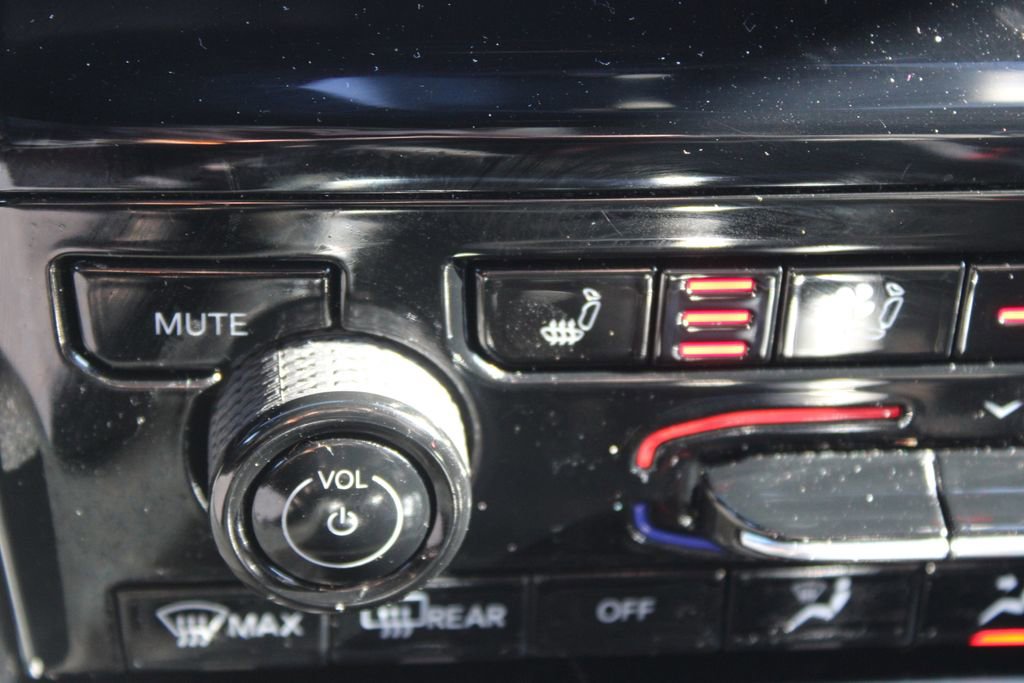 Used 2024 Jeep Grand Cherokee L Limited w/ Luxury Tech Group II image 47