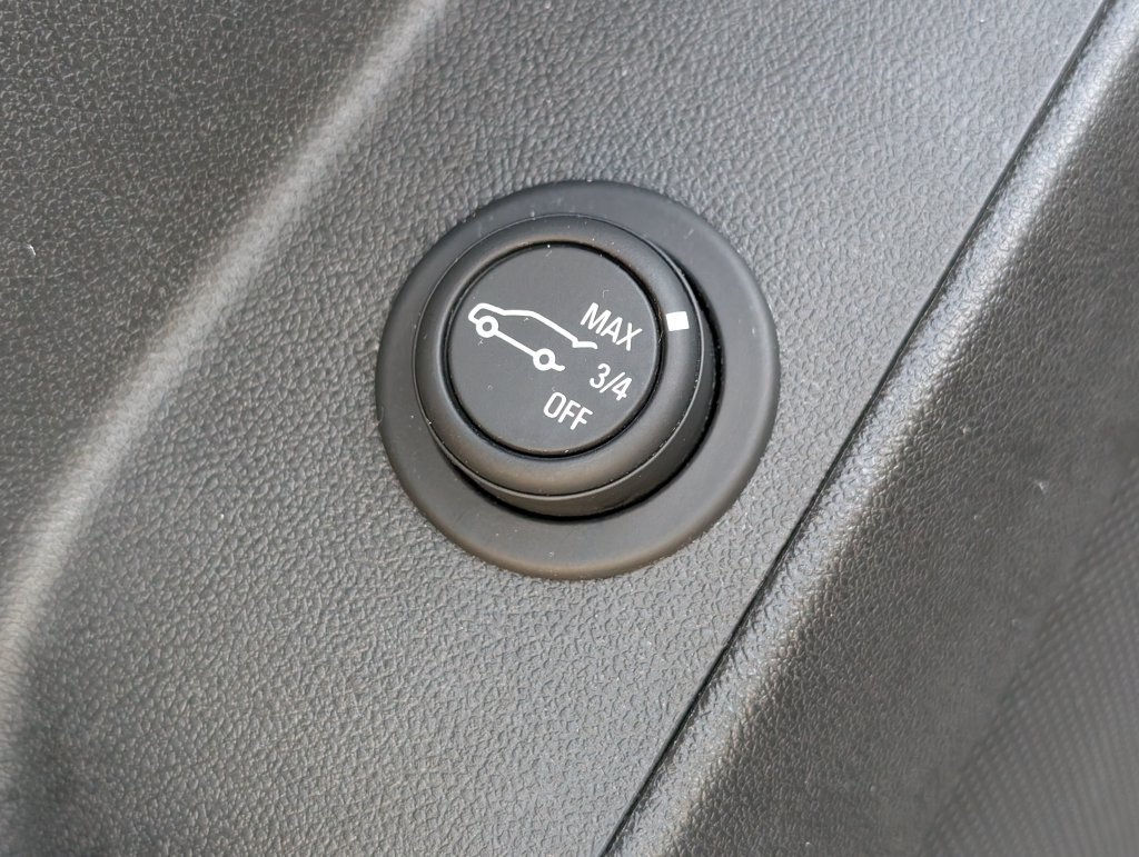 Used 2018 Chevrolet Equinox LT w/ Sun & Infotainment Package FWD image 33