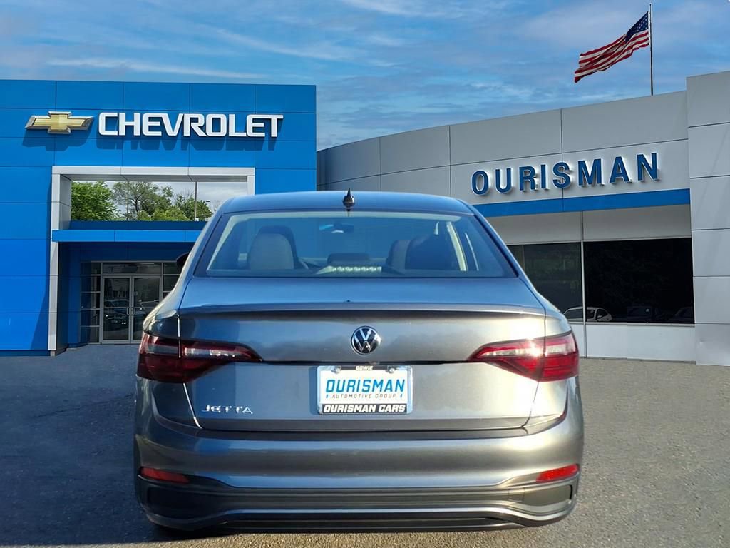 Used 2023 Volkswagen Jetta S image 4