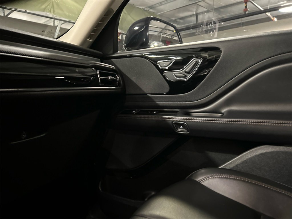 Used 2023 Lincoln Aviator AWD w/ Premium Package image 20