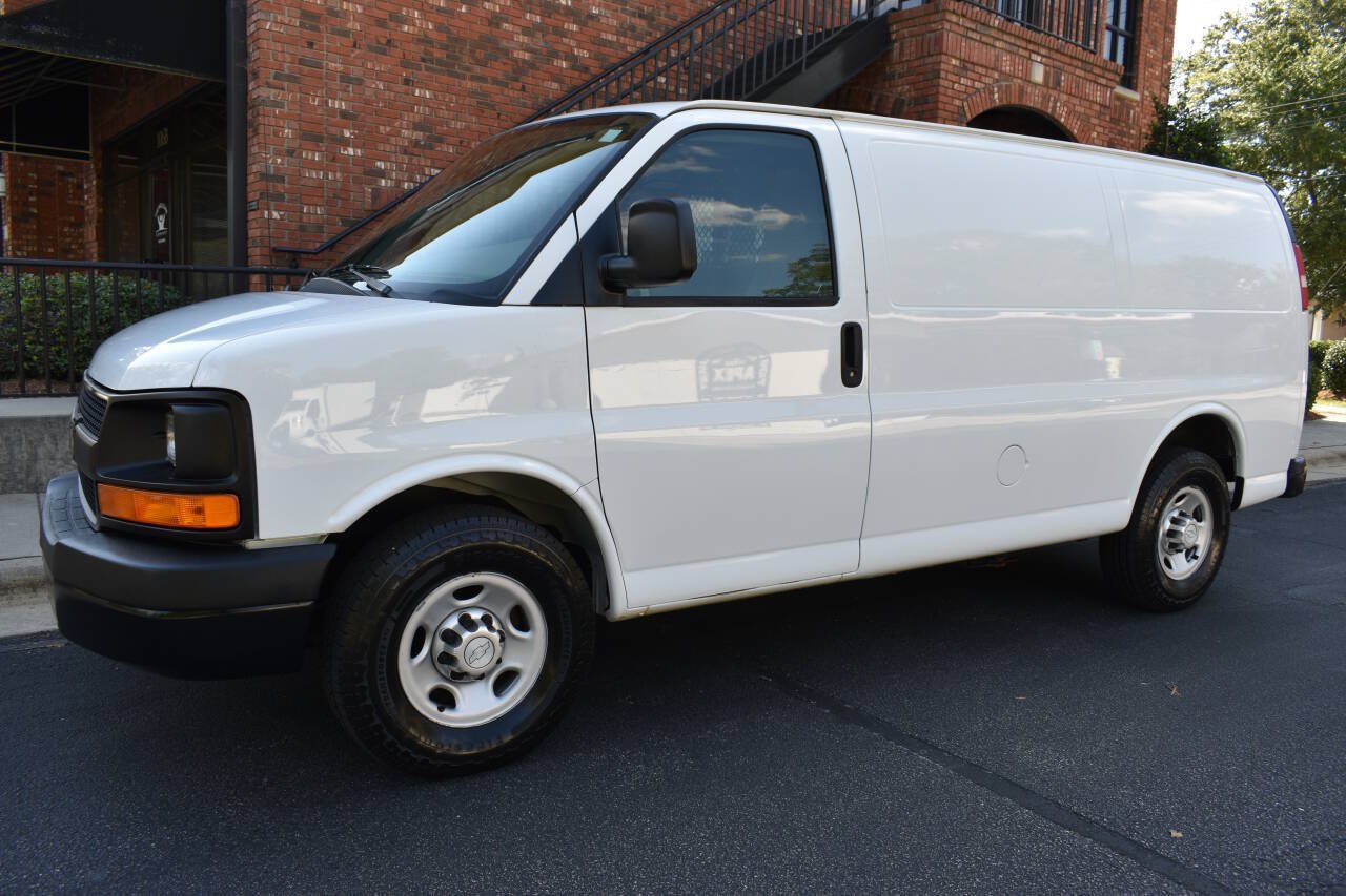 Used 2015 Chevrolet Express 2500 RWD image 2