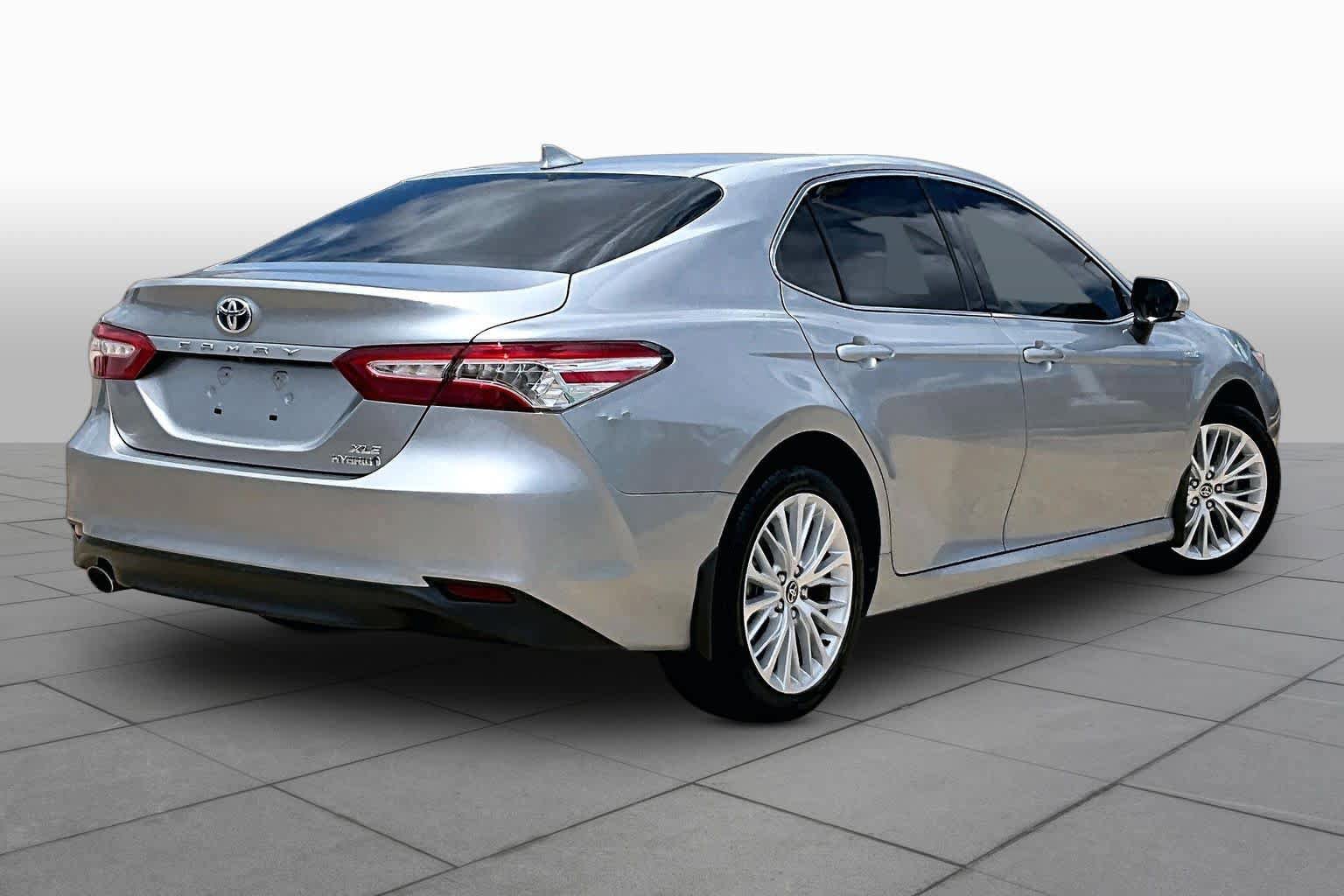 Used 2020 Toyota Camry XLE FWD image 13