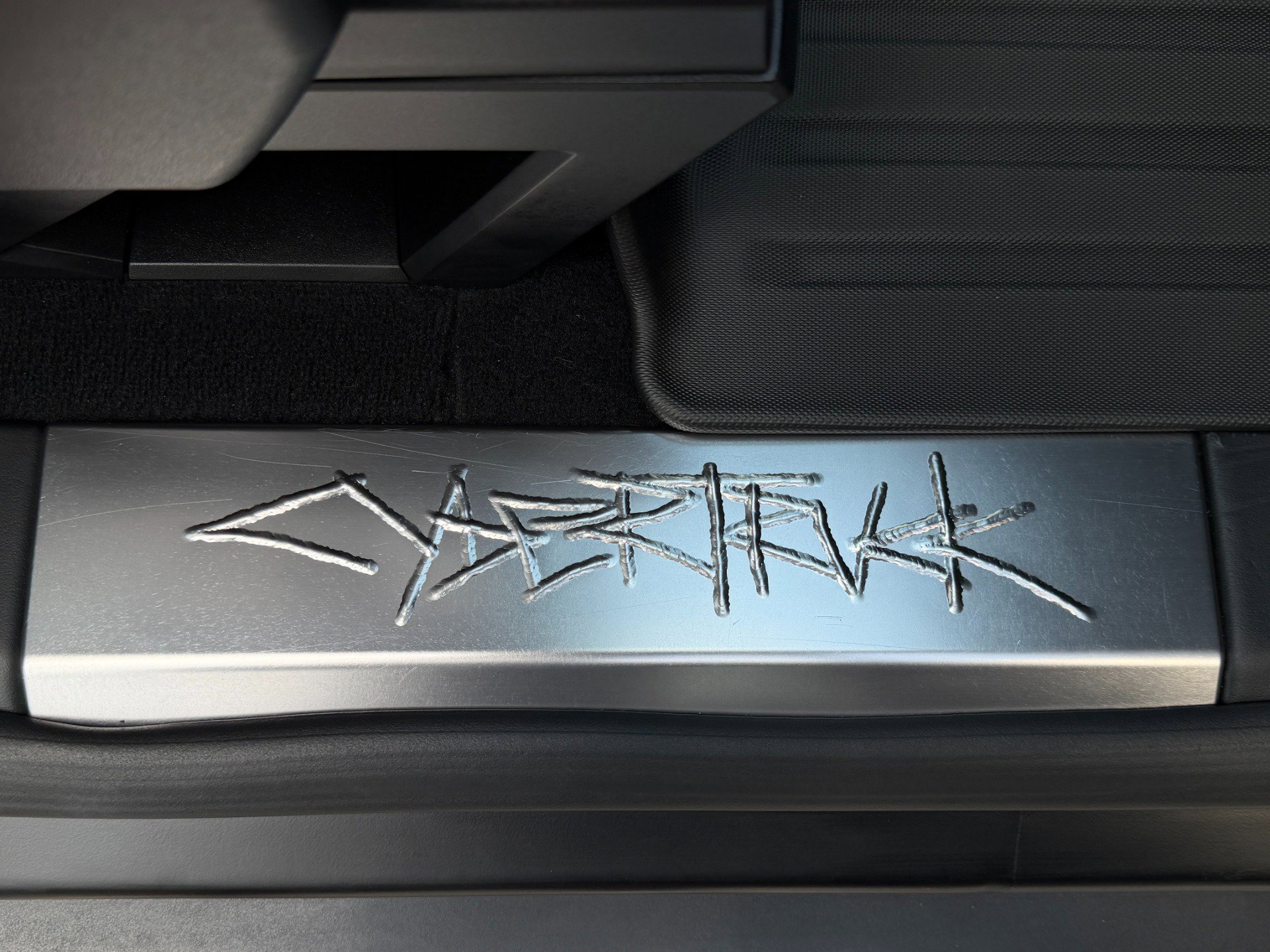 Used 2025 Tesla Cybertruck AWD Crew Cab image 32