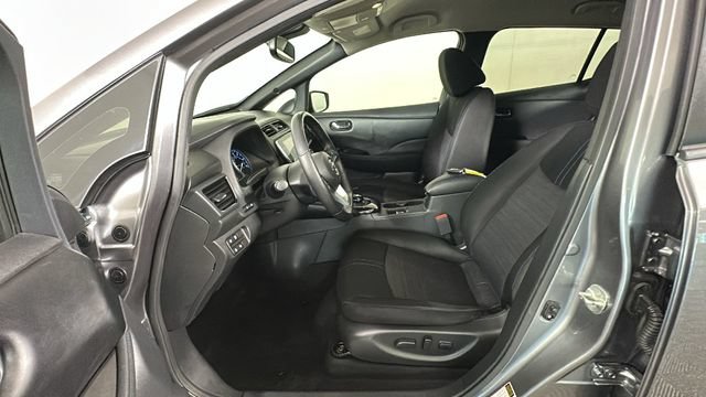 Used 2022 Nissan Leaf SV w/ SV Technology Package FWD image 11