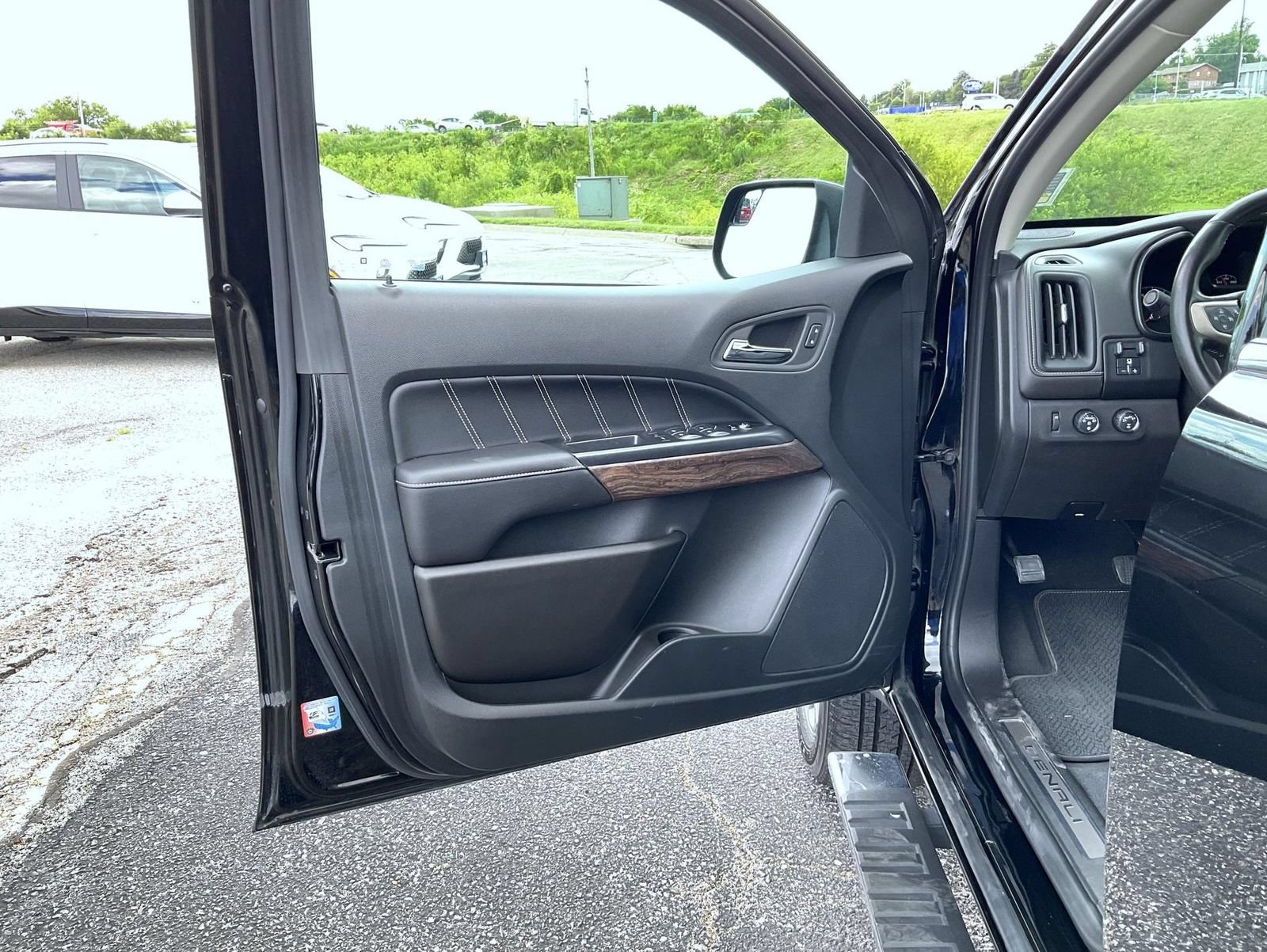 Certified 2022 GMC Canyon Denali AWD/4WD image 9