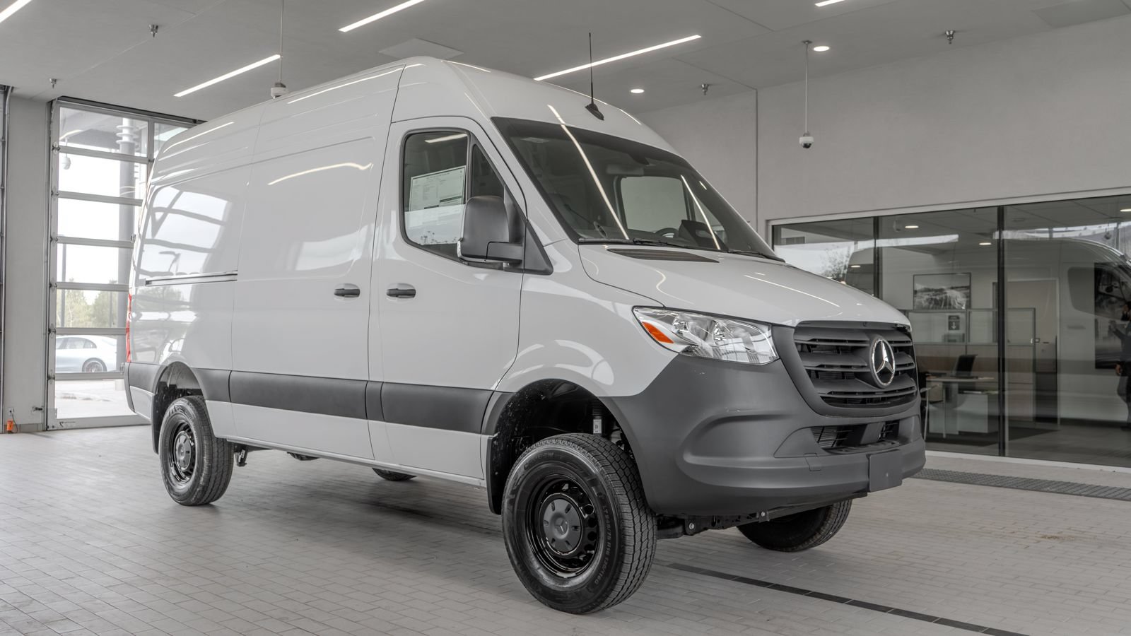 Used 2025 Mercedes-Benz Sprinter 2500 image 11