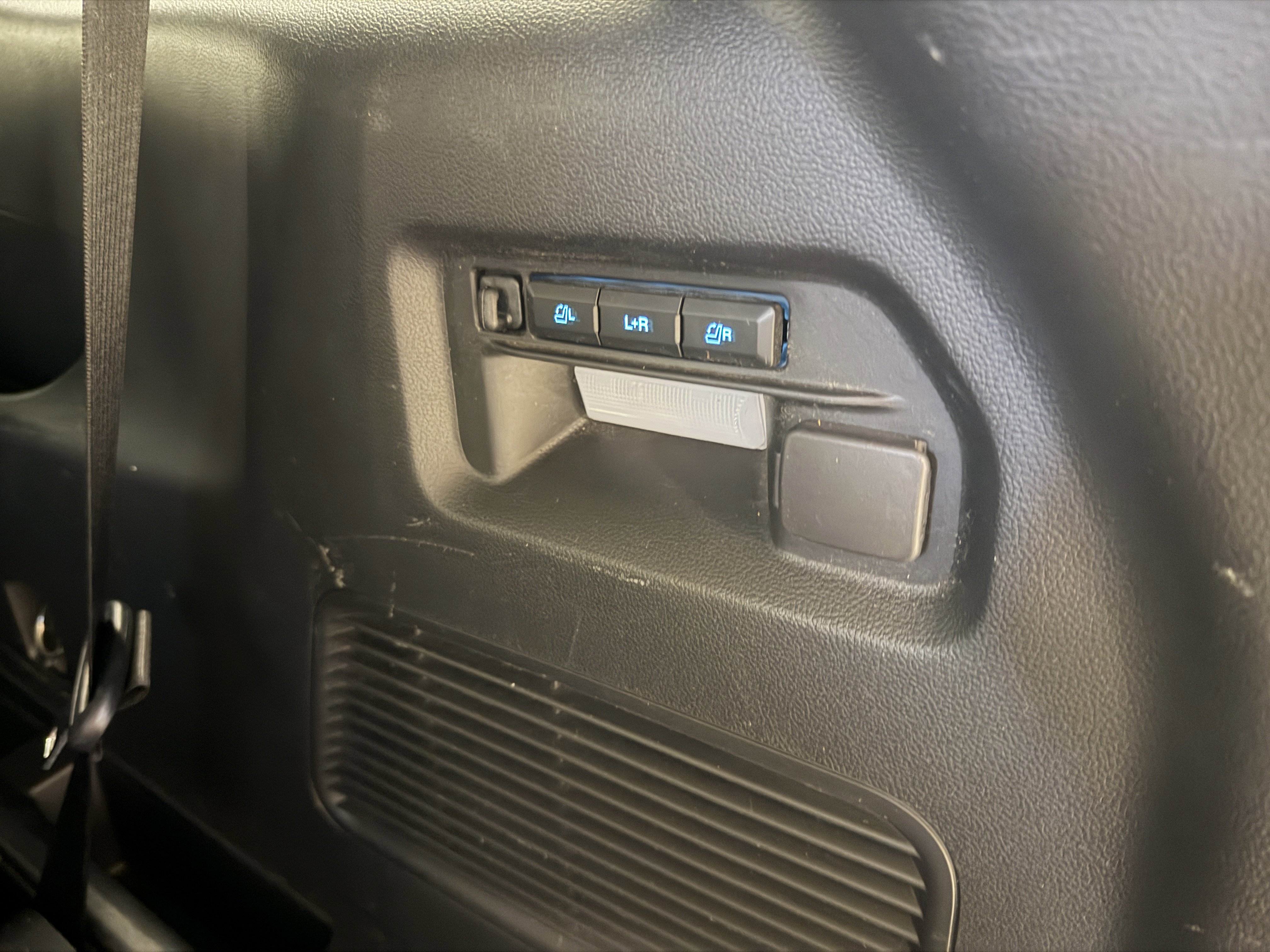 Used 2022 Ford Explorer Limited w/ Limited Technology Package image 29