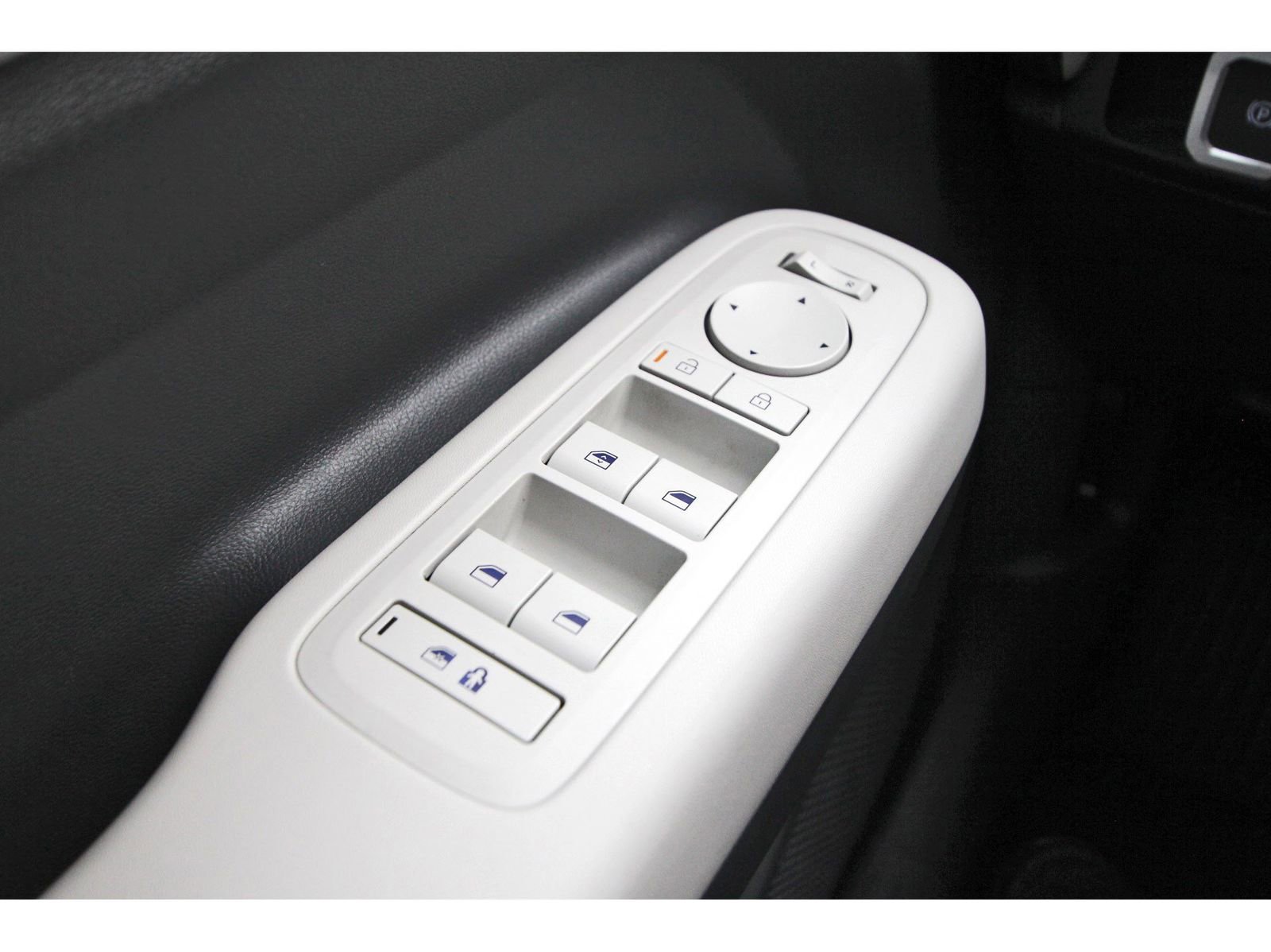 Used 2025 Hyundai Santa Fe SE image 23