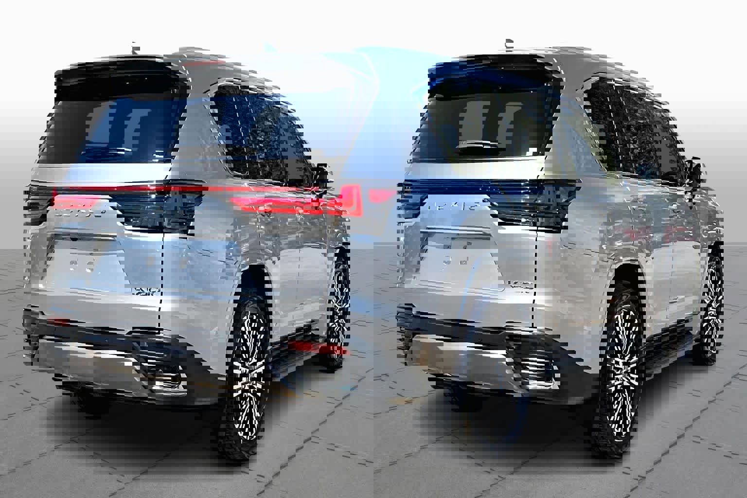 Used 2024 Lexus LX 600 4WD w/ Luxury Package image 12