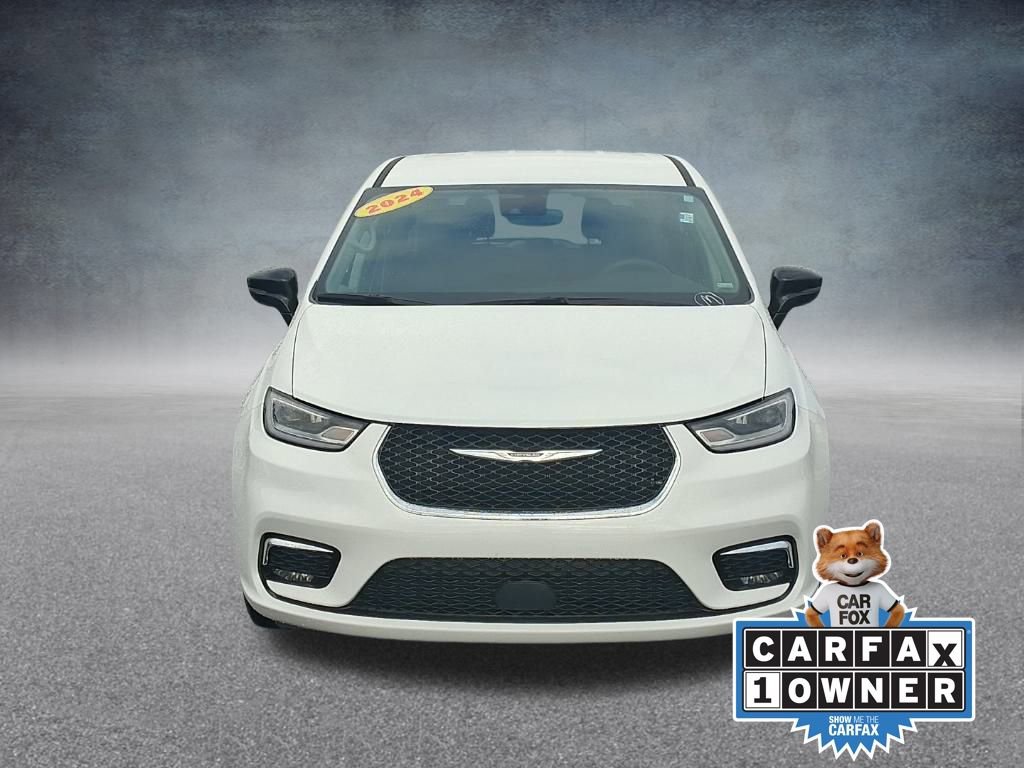 Used 2024 Chrysler Pacifica Touring-L FWD image 2