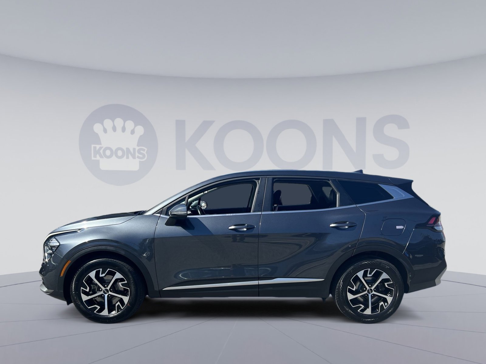 Used 2023 Kia Sportage EX image 2