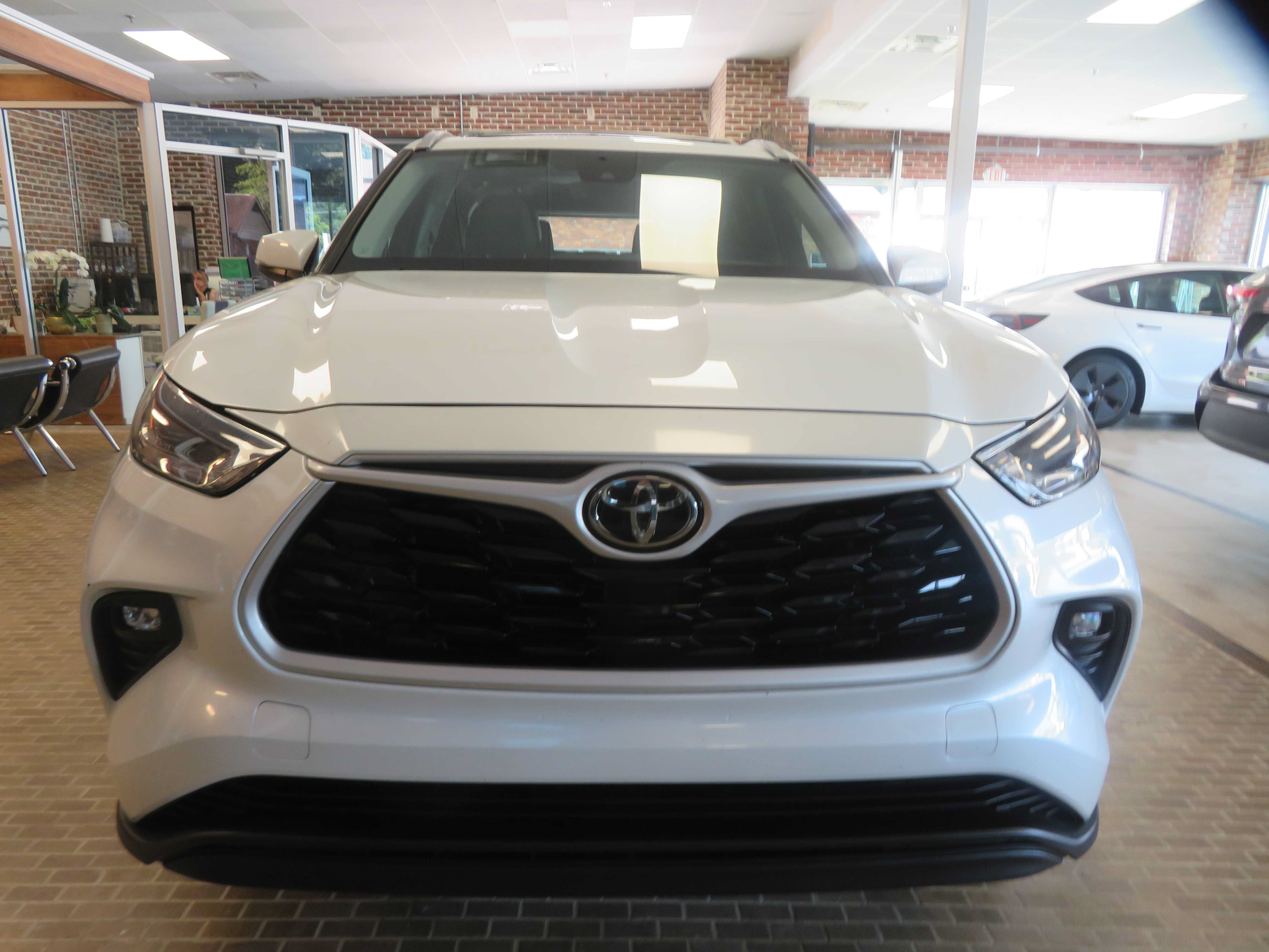 Used 2023 Toyota Highlander XLE FWD image 66