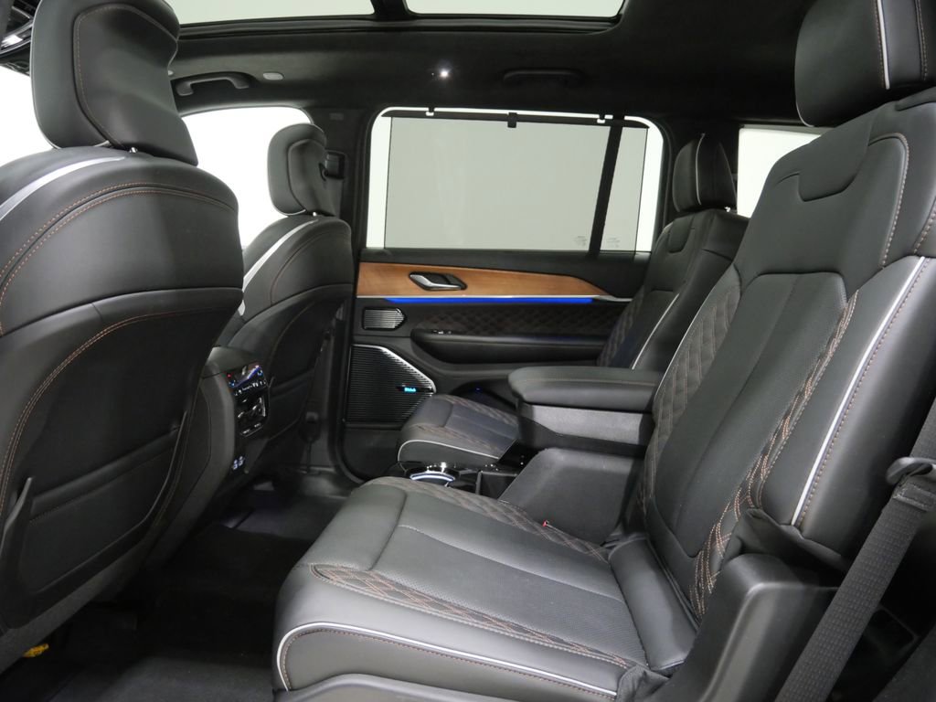 Used 2023 Jeep Grand Cherokee L Summit AWD/4WD image 27
