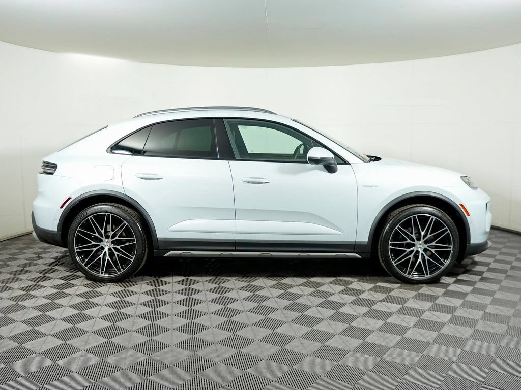 Certified 2026 Porsche Macan 4 Electric AWD/4WD image 8