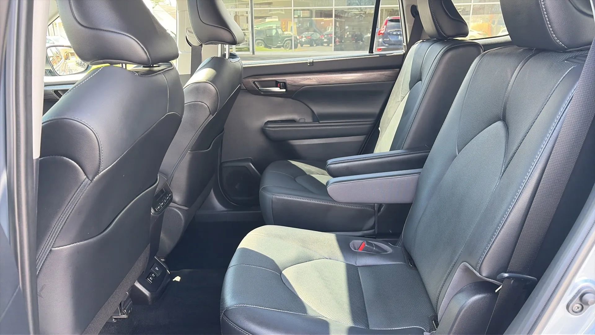 Used 2021 Toyota Highlander Limited image 15