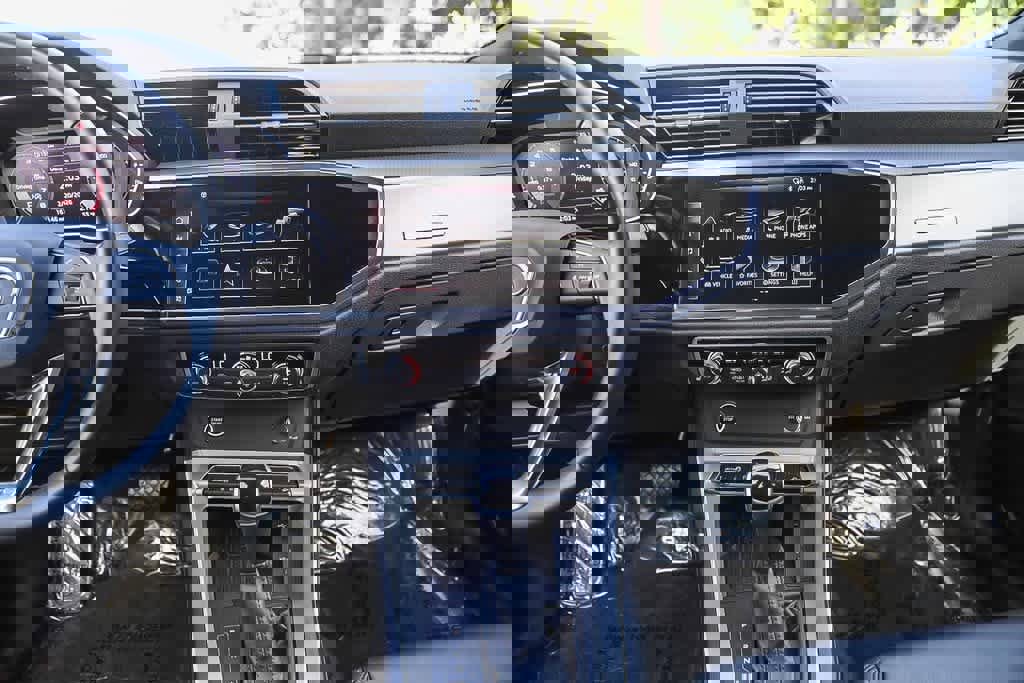 Used 2024 Audi Q3 2.0T Premium w/ Convenience Package image 13