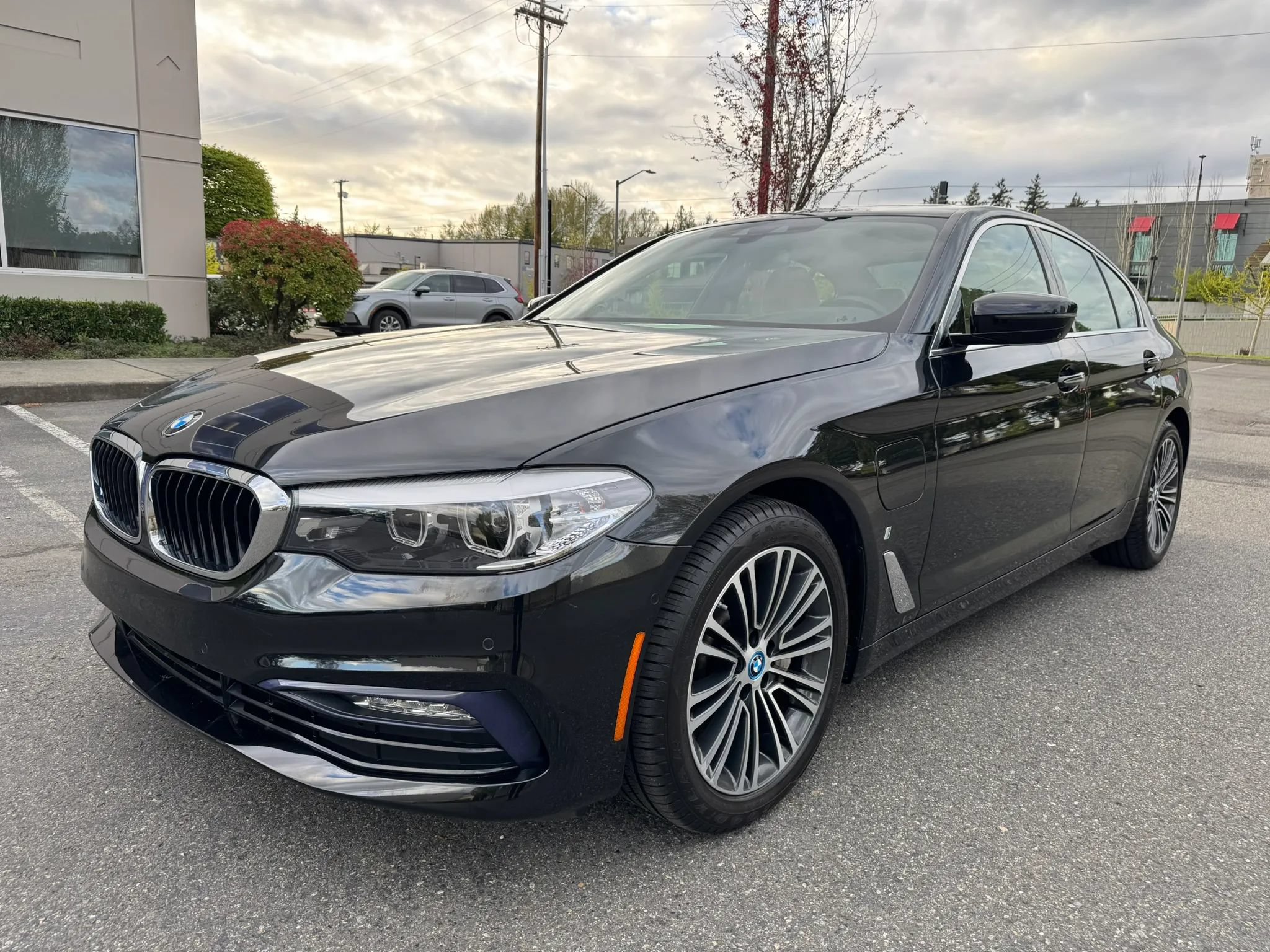 Used 2018 BMW 530e xDrive AWD/4WD image 4