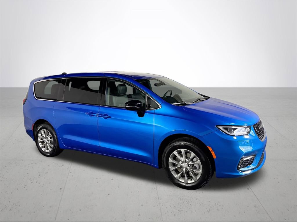 New 2026 Chrysler Pacifica Select AWD/4WD image 4